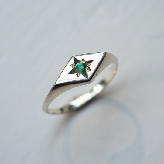 Emerald Kite Signet White Gold Ring - End of Line